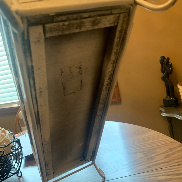 Metal / wood footed basket - - Picture 10 of 15